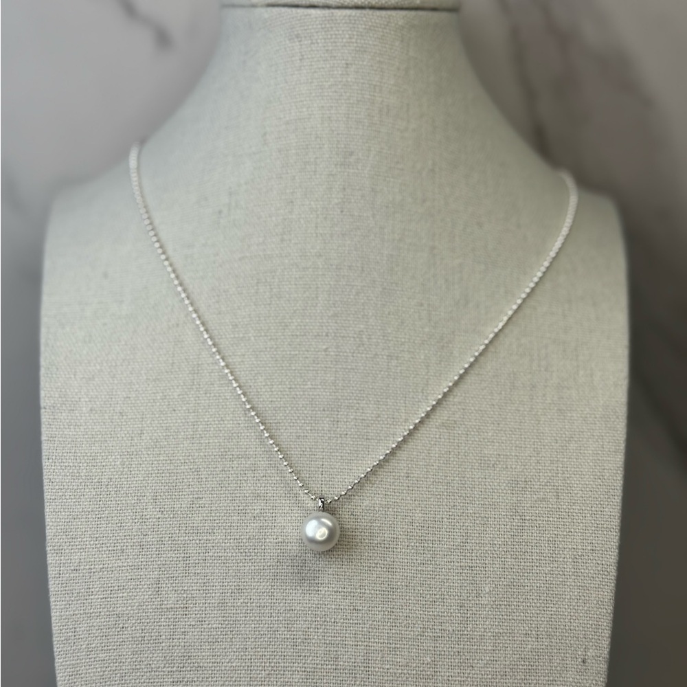 White Pearl Pendant with Silver Chain